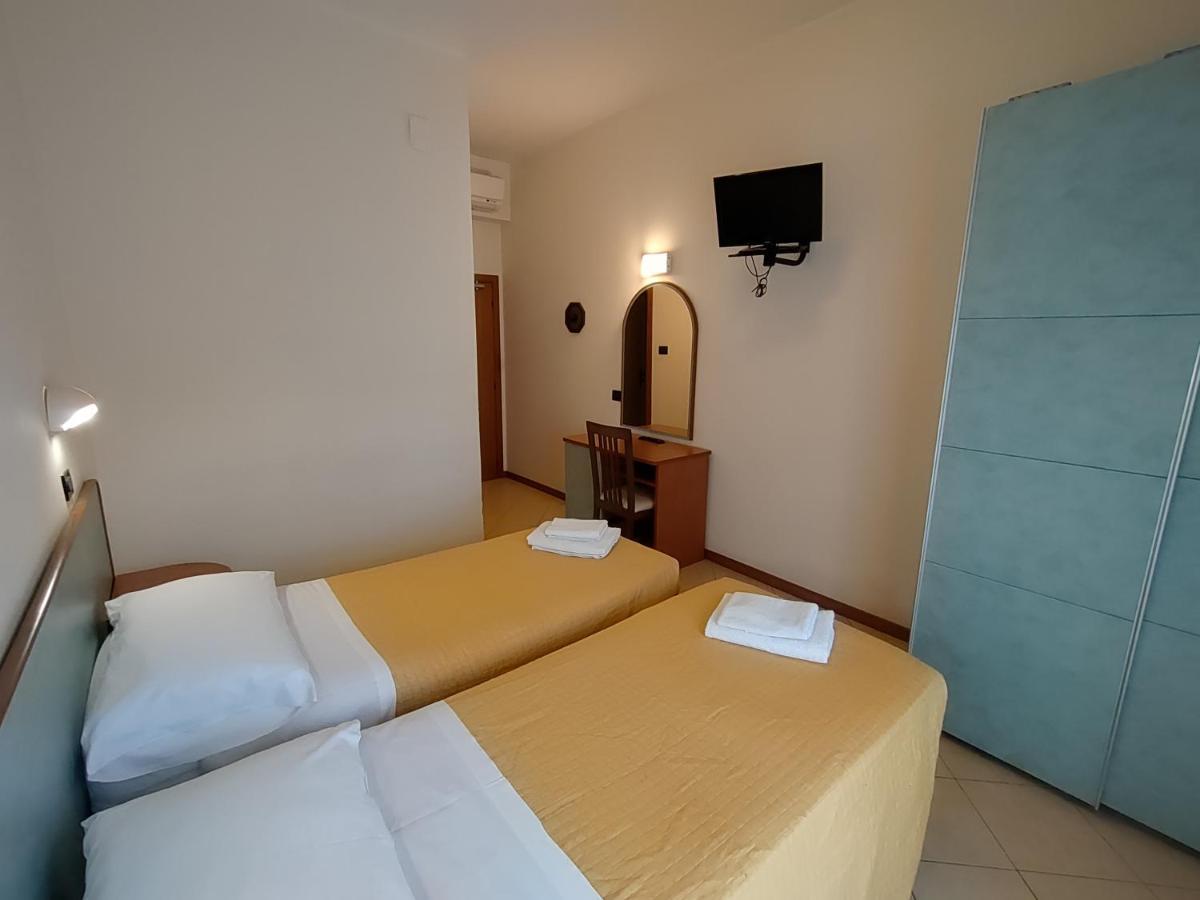 Hotel Brooklyn Rimini Exterior photo
